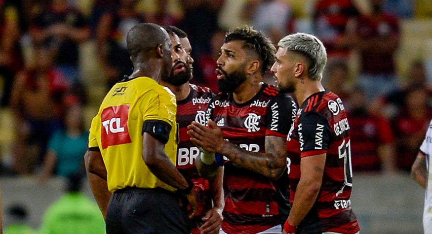 STJD pune Daronco por confusão com Hulk em jogo do Atlético-MG