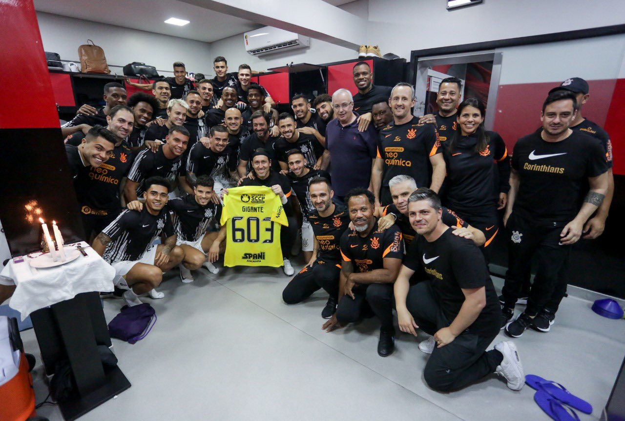 Cássio cava espaço na história do Corinthians e se aproxima de recorde de  Ronaldo - Lance!