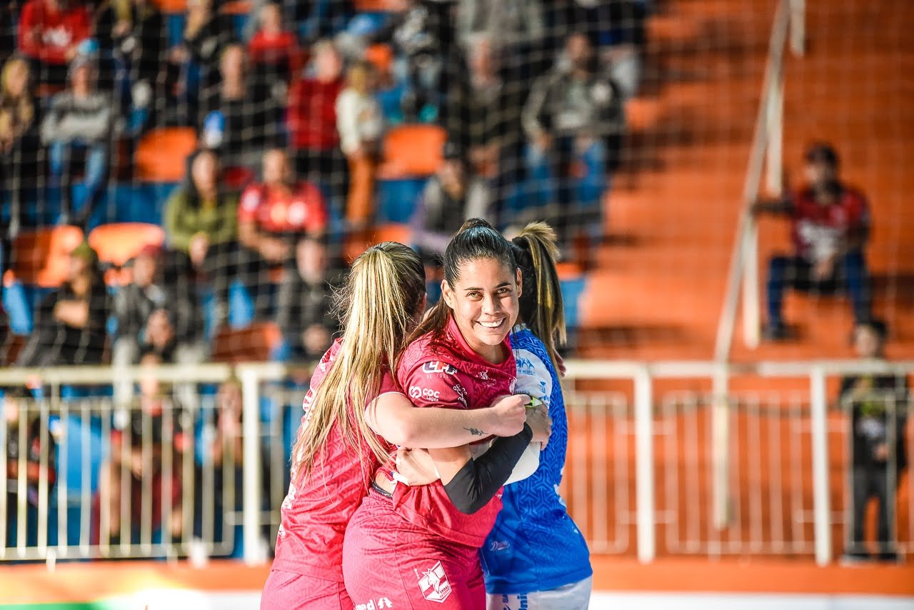 Melhor time de futsal feminino do mundo em 2019 se adéqua à