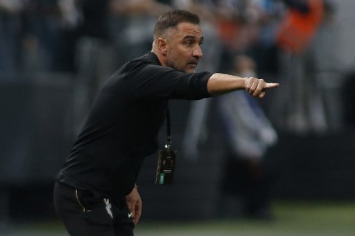 Vítor Pereira, do Corinthians, se retrata após declaração sobre cargo  ameaçado: 'Não me expressei da melhor forma' - Lance!