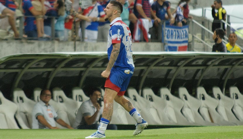 Criança que pediu comida para PM ganha ingressos para jogo do Cruzeiro no  Mineirão - Lance!