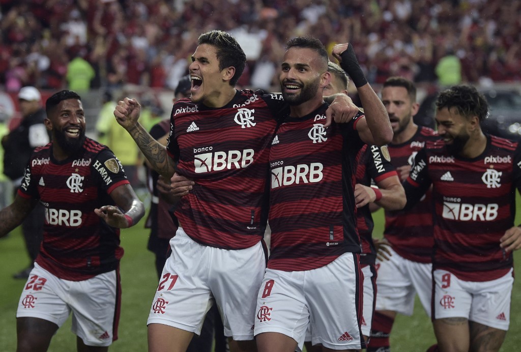 Flamengo tem sete jogadores em reta final de contrato; veja a situação de  cada um