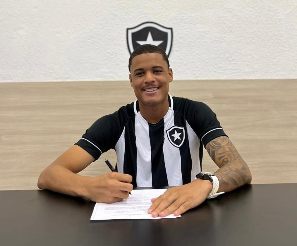 Gabriel Pires é apresentado no Botafogo e cita Dodô como ídolo, botafogo