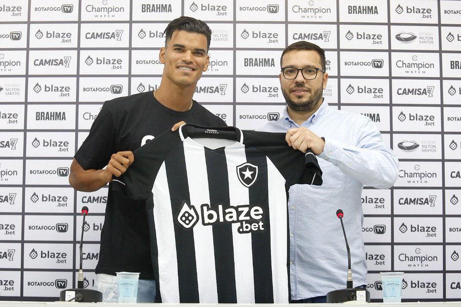 Gabriel Pires é apresentado no Botafogo e cita Dodô como ídolo, botafogo