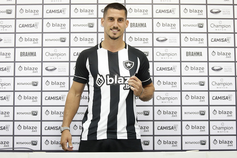 Gabriel Pires é apresentado no Botafogo e cita Dodô como ídolo, botafogo