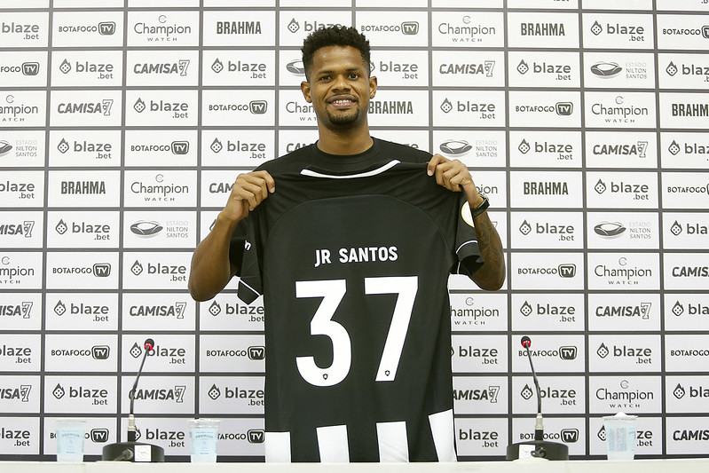 Presente em todos os jogos do Brasileirão, Júnior Santos pode