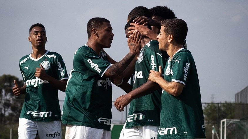 Palmeiras feminino joga por empate contra Santos por título paulista