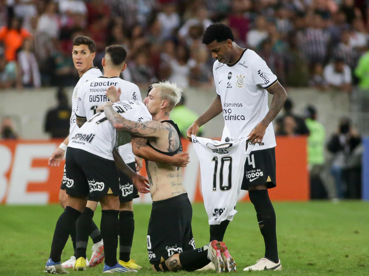 Rizek dispara sobre Fagner do Corinthians: 'Deu sorte de ter