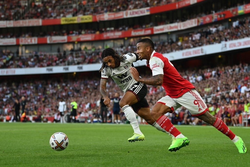 Arsenal abusa das falhas e, com um jogador a mais, cede empate ao Fulham -  Cidades Na Web