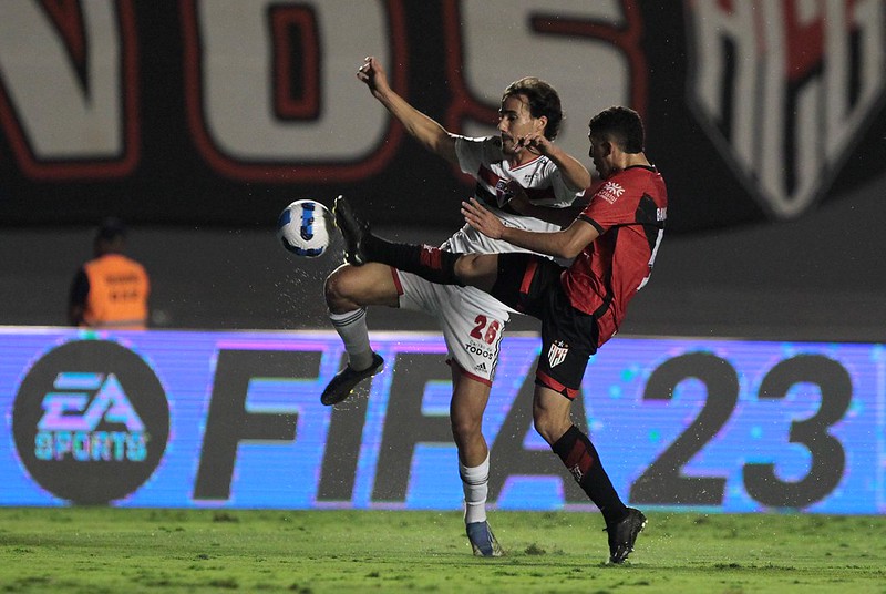 Expulsões em mata-mata castigam São Paulo e Ceni tenta levantar time