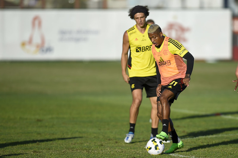 Queria, mas não levou: Vélez não dá bola do jogo a Pedro, destaque do  Flamengo, flamengo