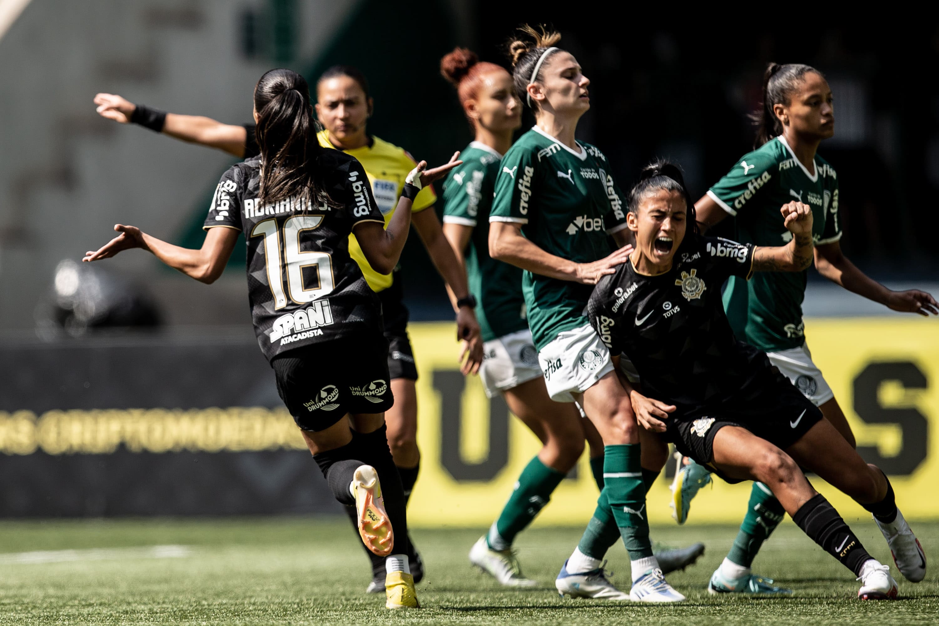 Finais do Brasileiro Feminino entre Corinthians e Palmeiras vão