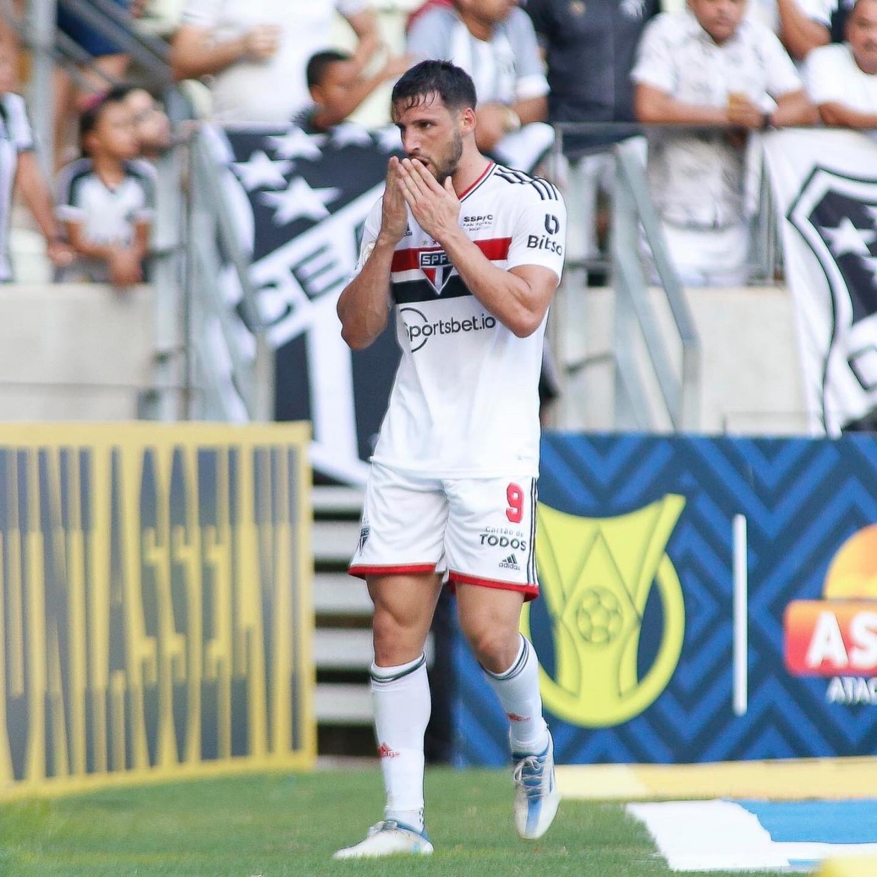 Calleri cresce em ranking de estrangeiros do São Paulo e volta a