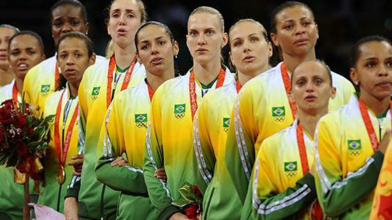 Seleção feminina de vôlei inicia caça ao título inédito do Campeonato  Mundial