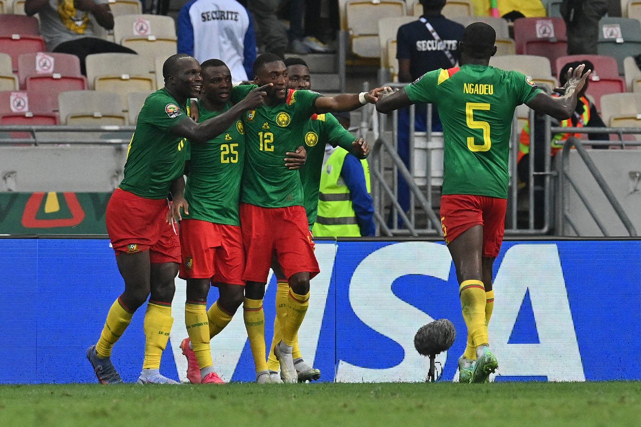 Rivais no Catar, Brasil e Camarões fizeram jogo emblemático para o
