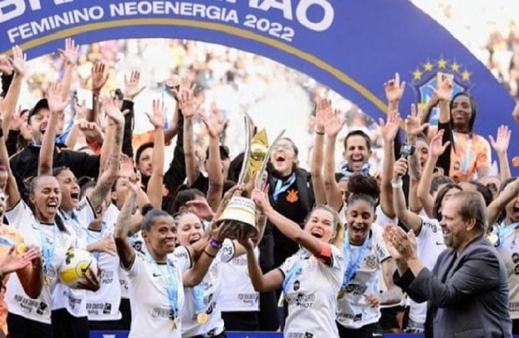 Corinthians Feminino levanta taça de Campeão Paulista Feminino 2019