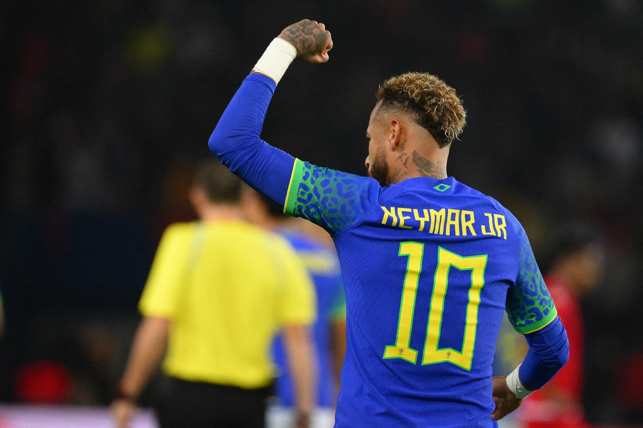 Neymar é eleito o melhor jogador brasileiro que atua fora do país