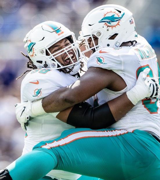 Em jogo dos invictos, Miami Dolphins consegue virada sobre Buffalo Bills no  último período - Lance!