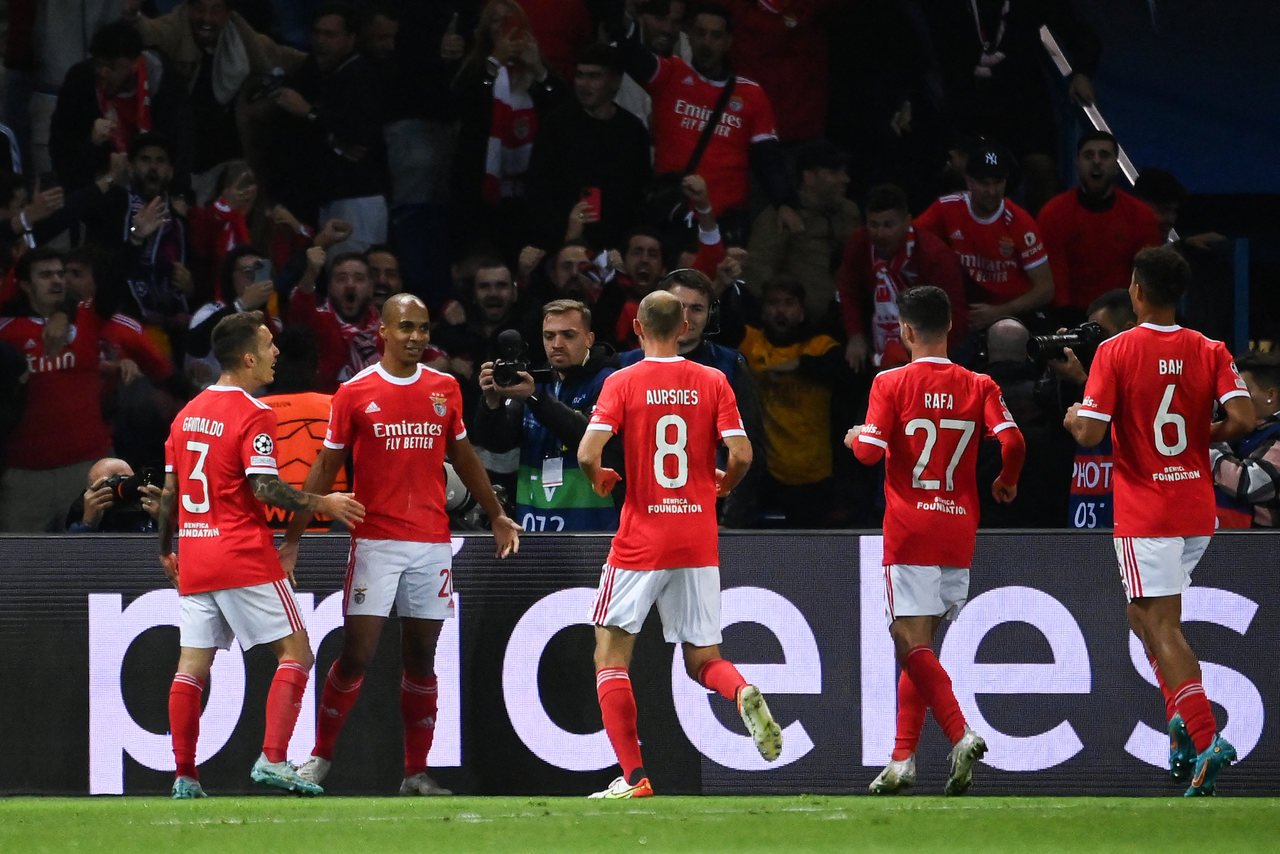 Benfica complica PSG nos acréscimos e adeus amargo do Atlético: vencedores  e perdedores da rodada final da Champions