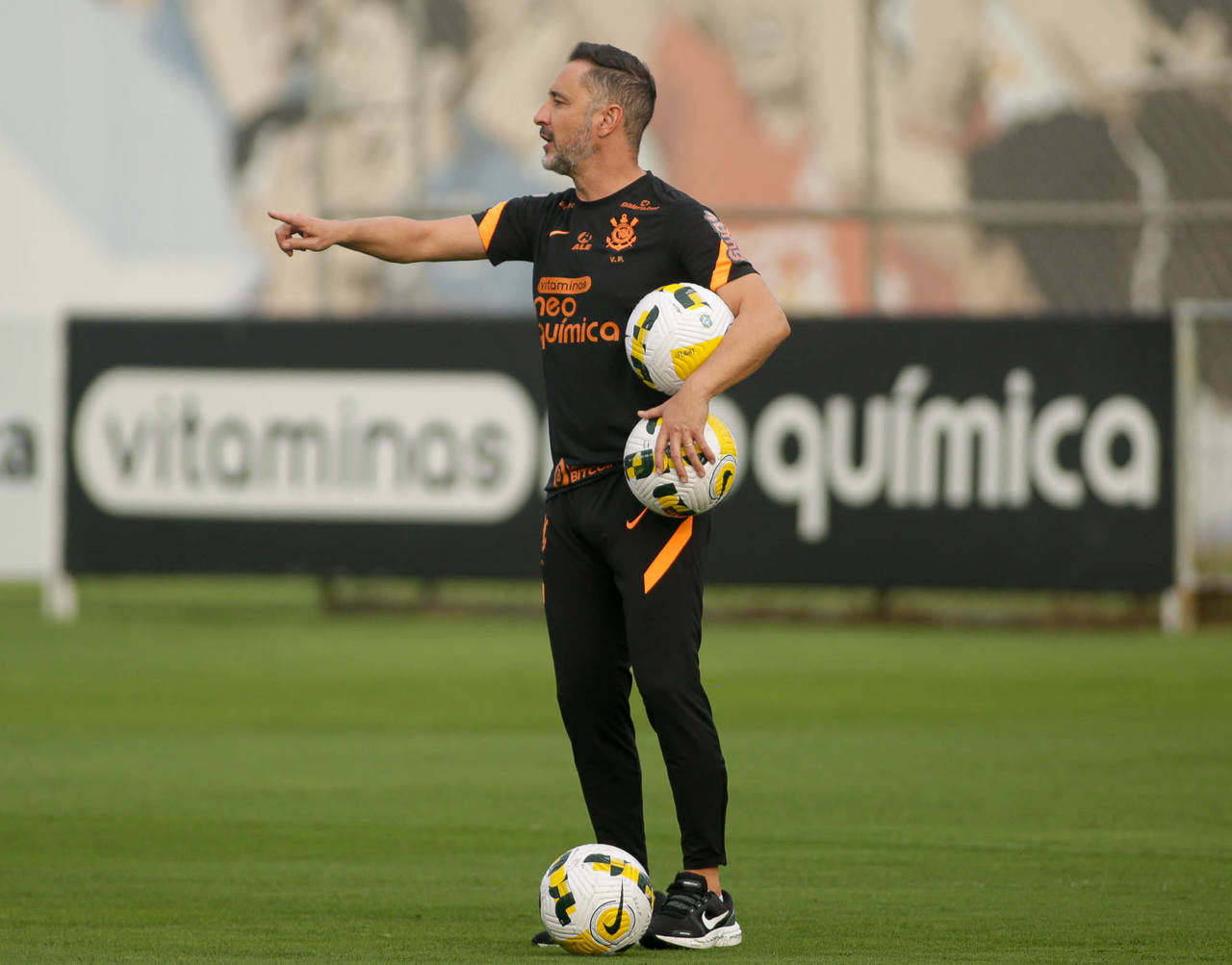 Vítor Pereira, do Corinthians, se retrata após declaração sobre cargo  ameaçado: 'Não me expressei da melhor forma' - Lance!