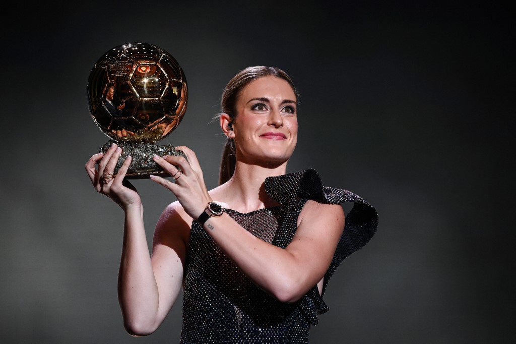Bola de Ouro: Alexia Putellas, do Barcelona, é eleita melhor jogadora do  mundo pela segunda vez - Lance!