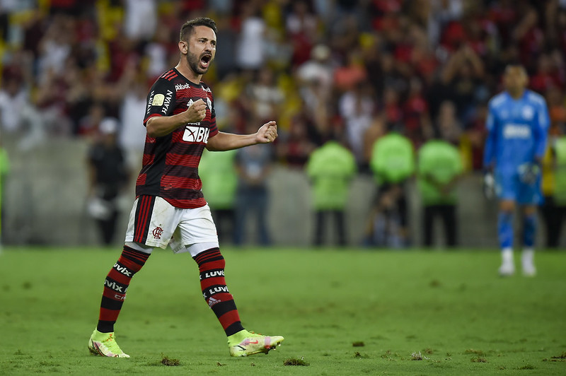 Vampeta joga sal grosso na taça da Copa do Brasil antes da decisão - Lance!