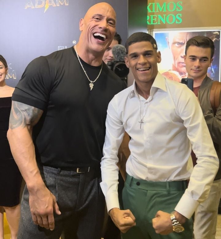 VÍDEO: Luva de Pedreiro se encontra com The Rock, ator e ex-lutador