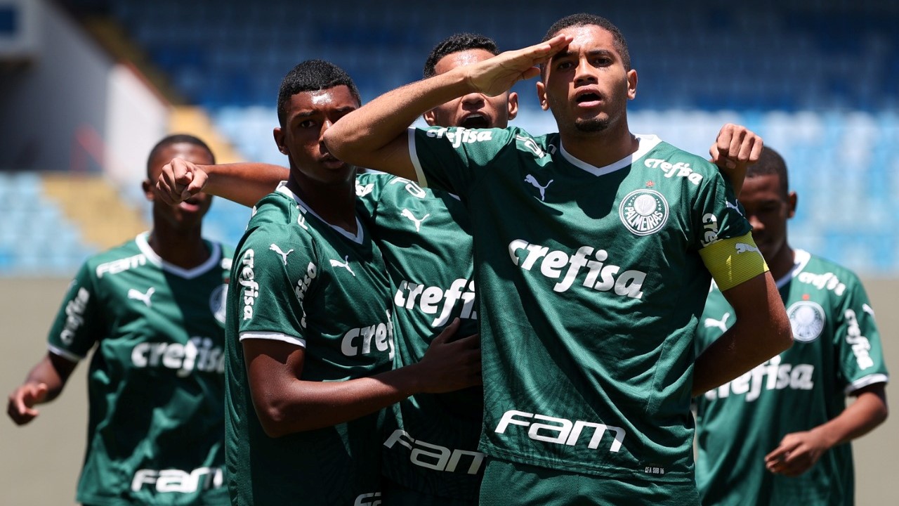Sub-15 do basquete bate Corinthians e é campeão invicto do Campeonato  Paulista – Palmeiras