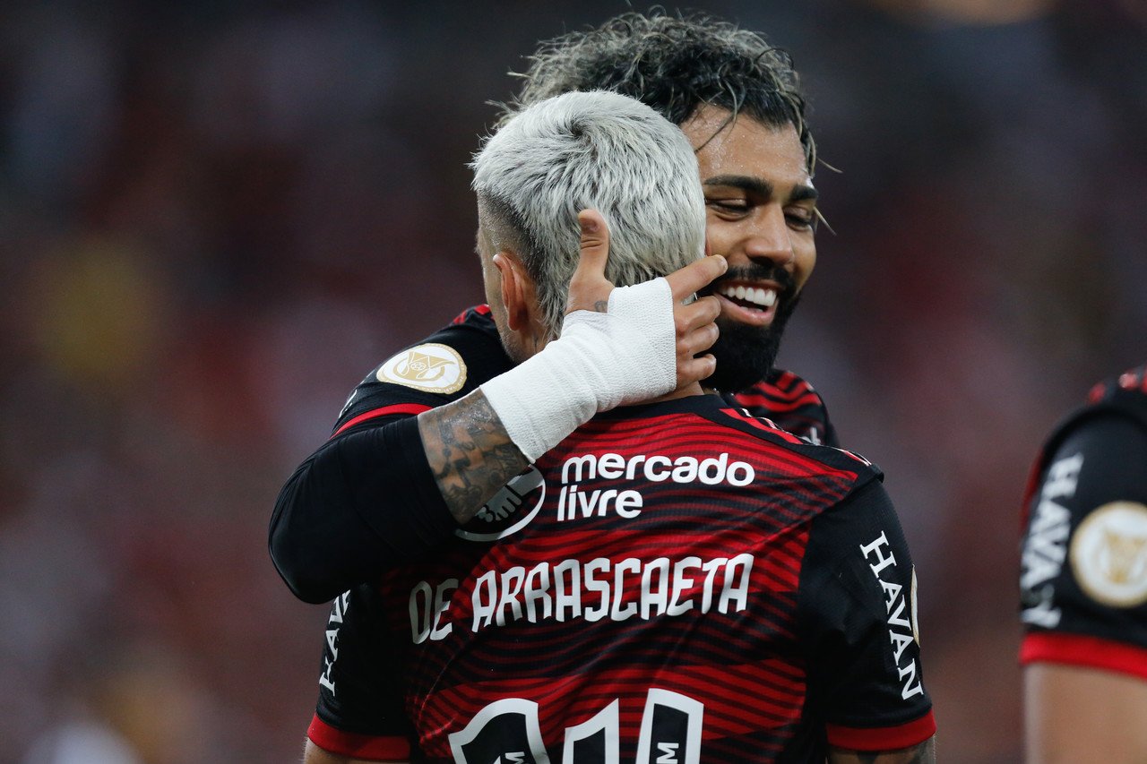 Protagonista discreto do Flamengo, Santos enfrentará ex-clube na final:  Coube ao futebol pregar peça, flamengo