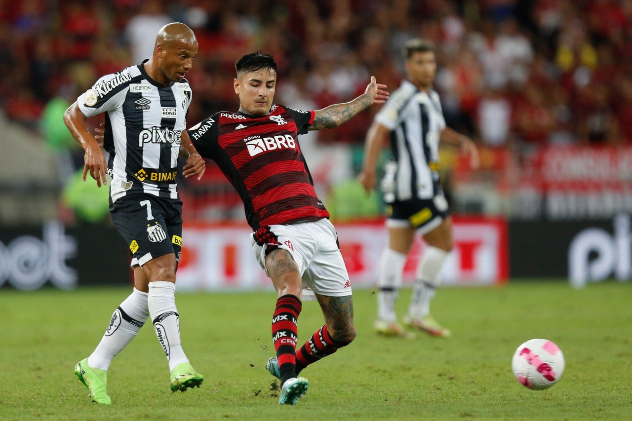 TNT Sports Brasil - Se liga na nova camisa de aquecimento do Flamengo que  Diego soltou em seu instagram! Aprovada, torcedor? Crédito: Instagram /  diegoribas10