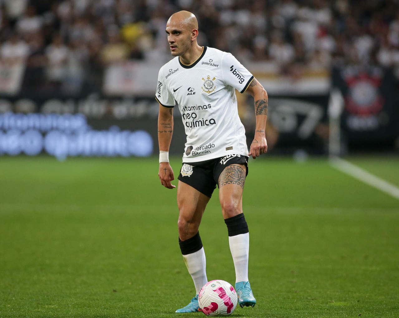 Corinthians Anuncia Renovação Com O Lateral Fábio Santos Lance 0651