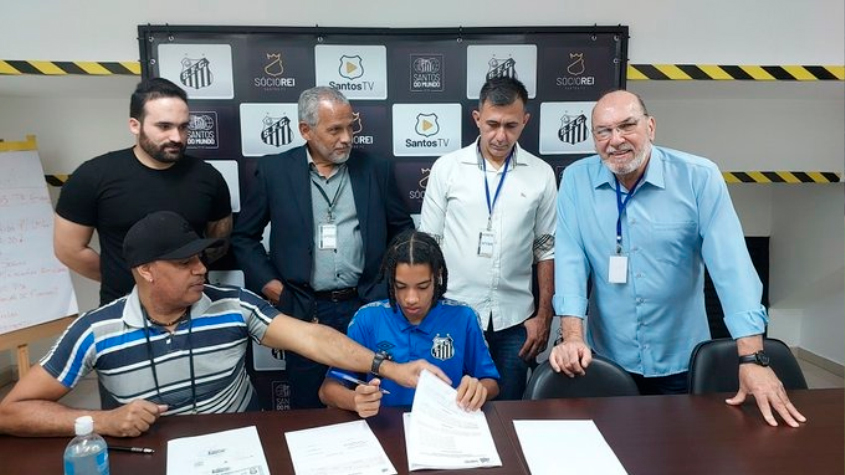 Em alta no Santos, Angulo sonha com Copa do Mundo pelo Equador