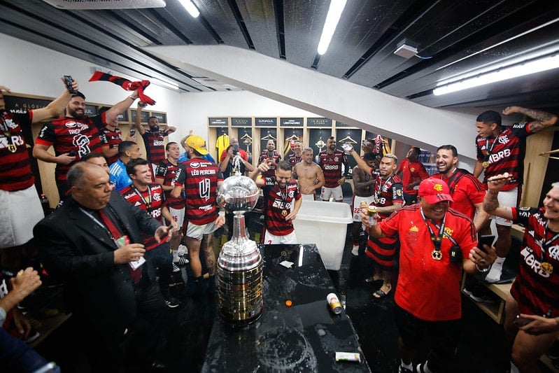 Flamengo homenageia jogadores que entraram em campo na final da