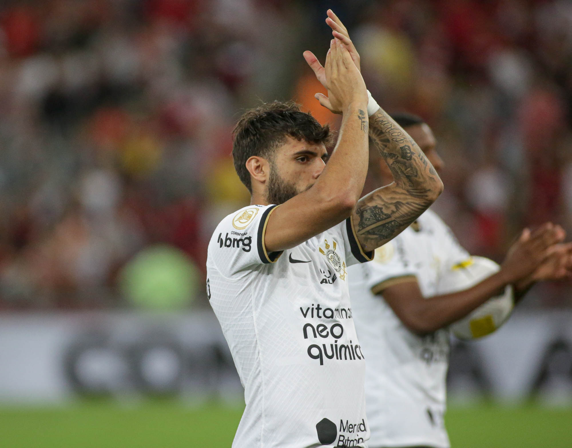 Corinthians e Coritiba empatam em jogo agitado pelo Brasileirão