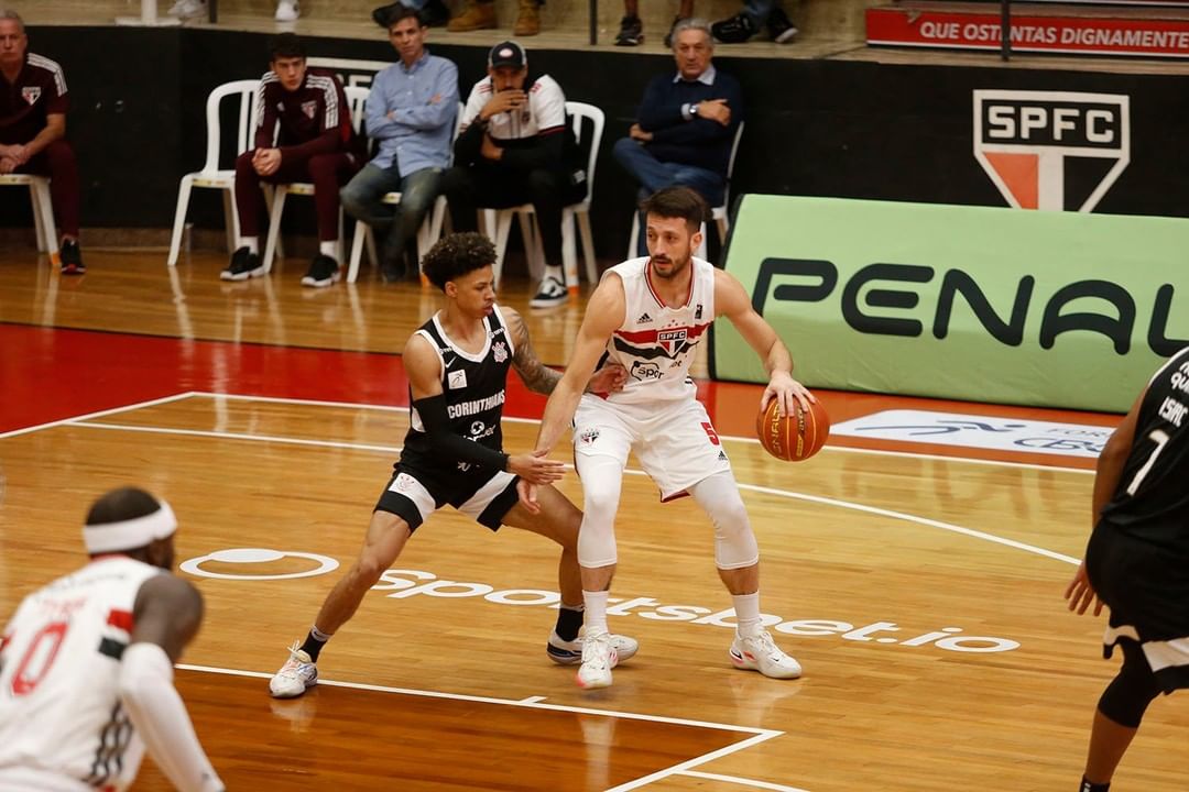 Brasil encara Estados Unidos em eliminatórias do Mundial de Basquete