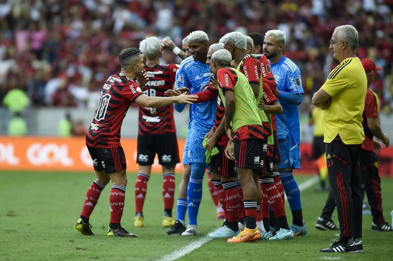 SAIU! Flamengo divulga escalação para clássico contra o Fluminense