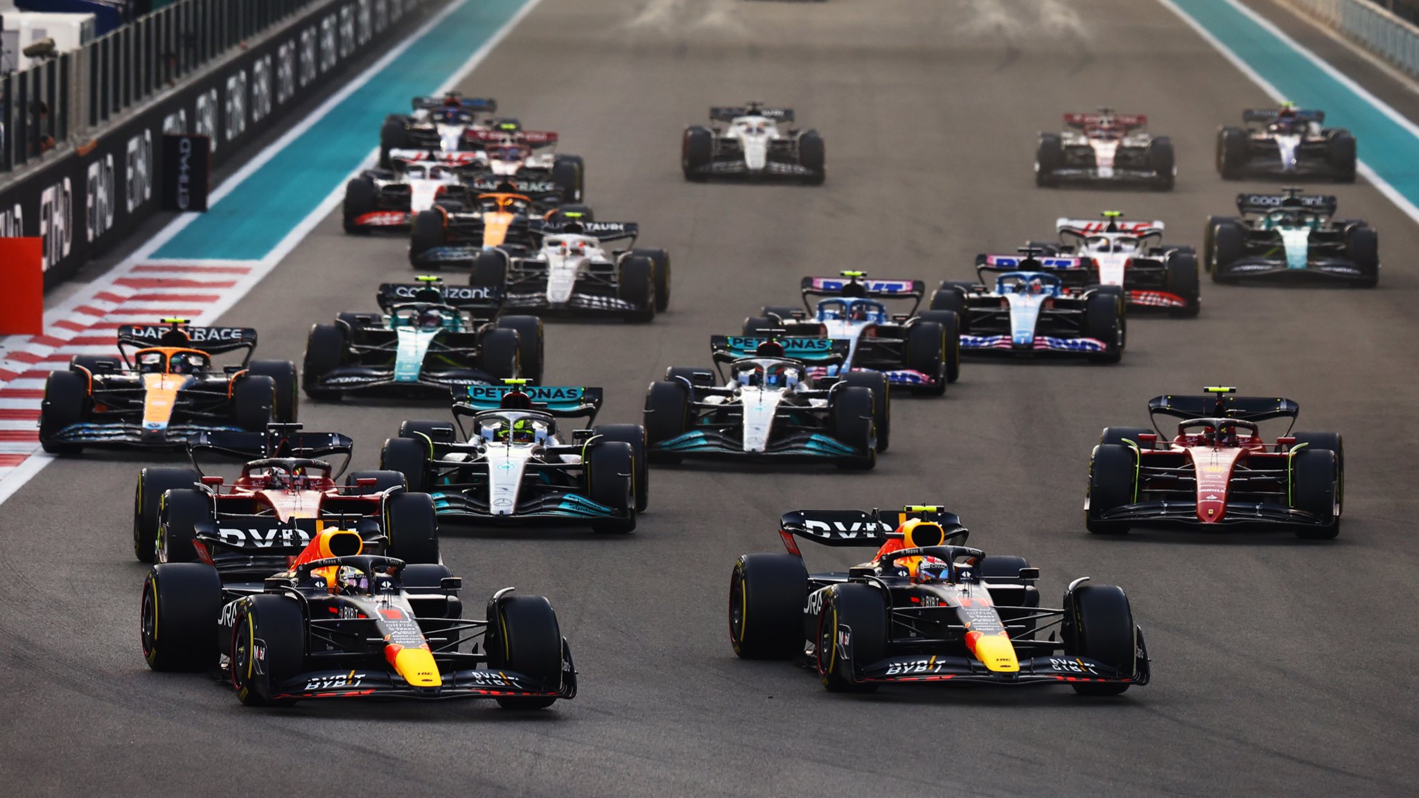 GP de Abu Dhabi: Verstappen vence, e Mercedes é vice-campeã