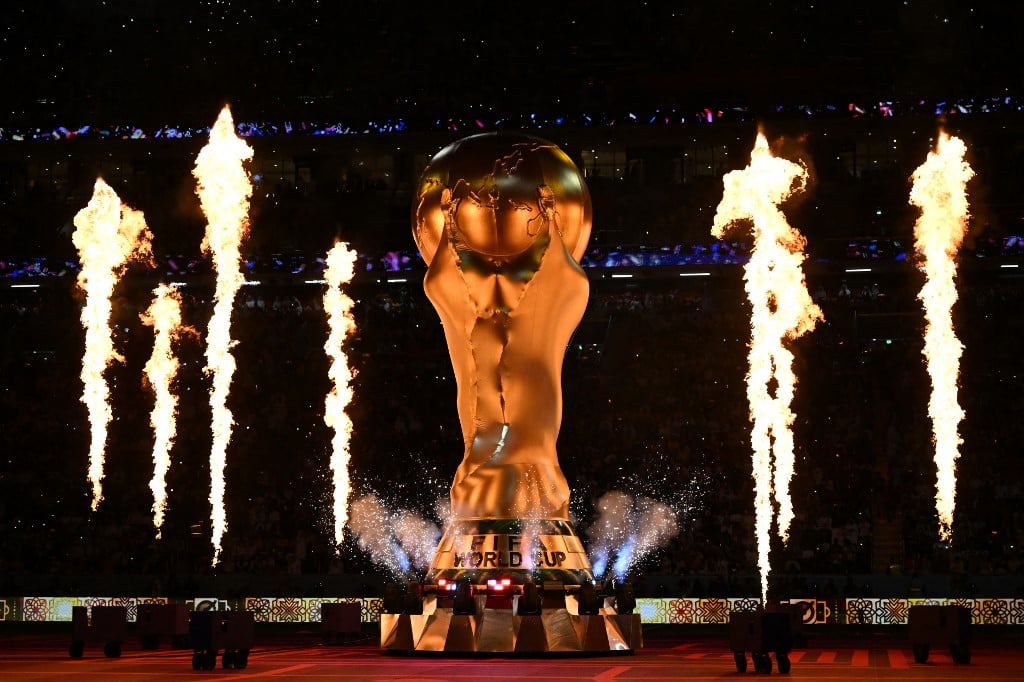 Encerramento da Copa do Mundo tem música, fogos e acrobacias nos céus de  Lusail