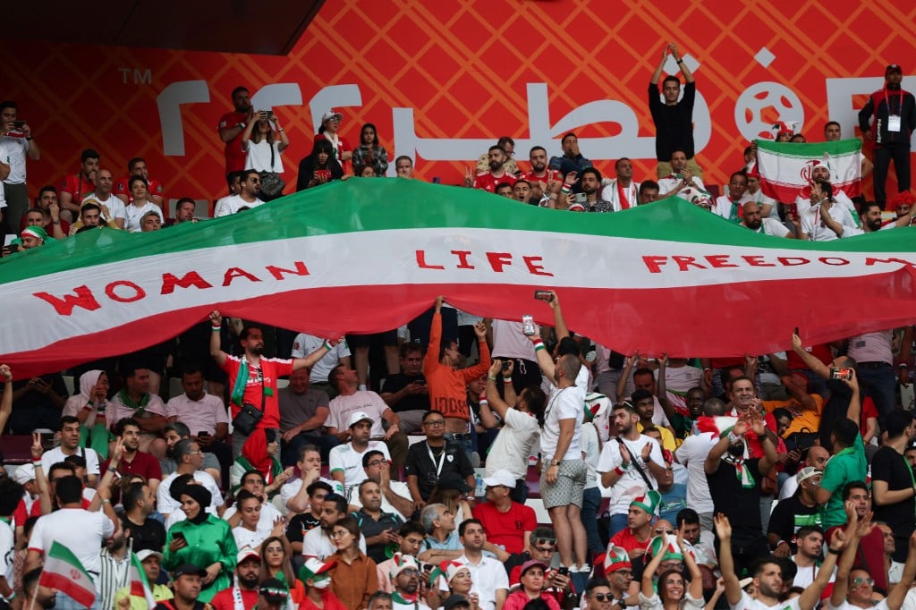 Protesto contra o regime iraniano antecede o jogo Inglaterra-Irão