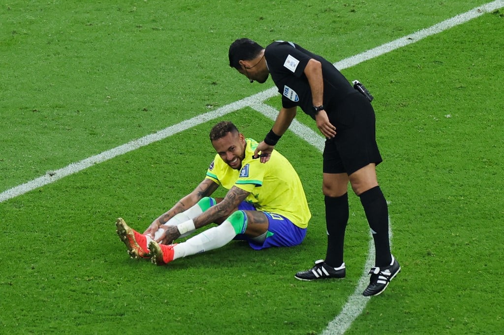Raphinha defende Neymar de críticas: Maior erro da carreira é nascer  brasileiro - Folha PE