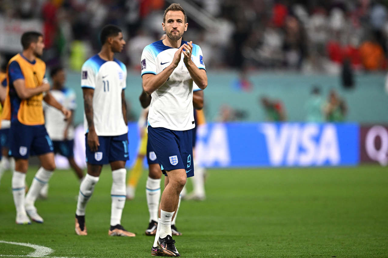 Goleada Info on X: BAIXA! Kyle Walker sentiu e teve que deixar o jogo aos  20 minutos. O jovem Ezri Konsa entrou no lugar do capitão da Inglaterra. 📸  Globo  /