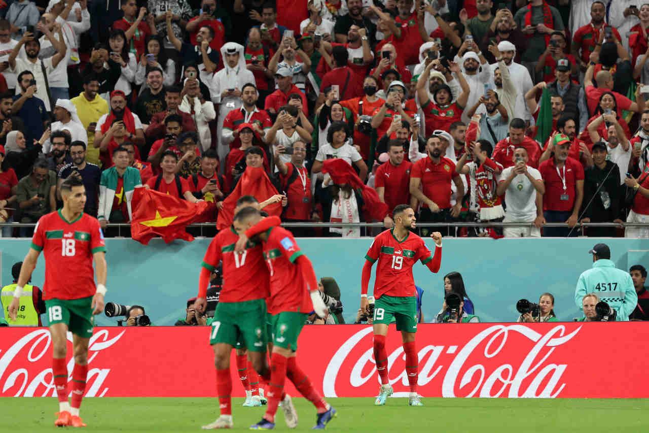 Modelo de jogo de futebol. modelo de dia de jogo espanha vs marrocos.