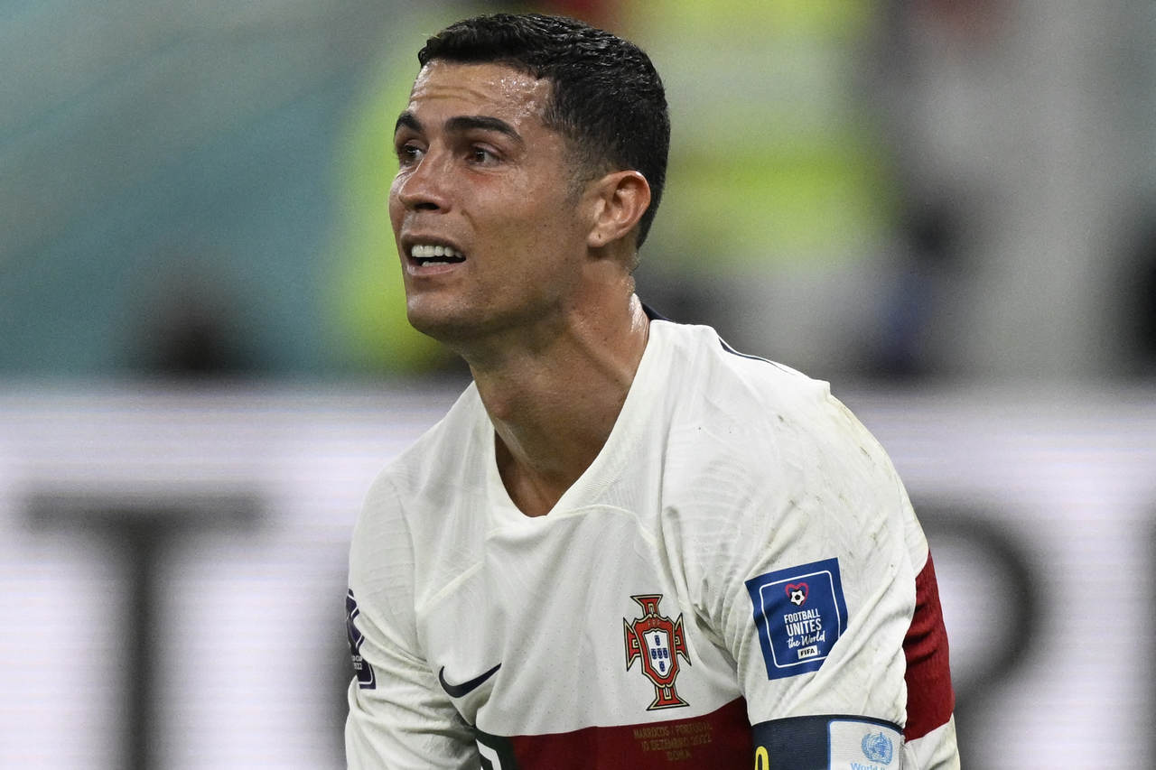 Cristiano Ronaldo entra no segundo tempo contra Marrocos e bate