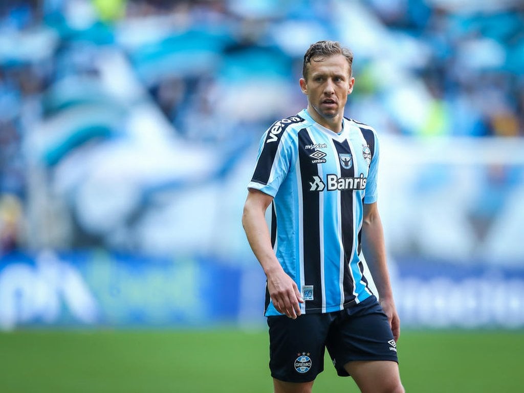 Após 15 anos jogando na Europa douradense Lucas Leiva está de