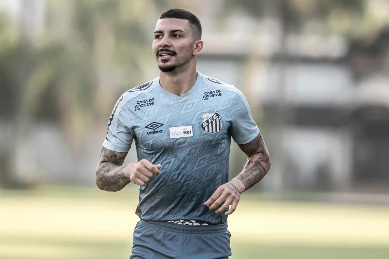 Santos Fica Perto De Acertar O Retorno Do Volante Alison Por ...