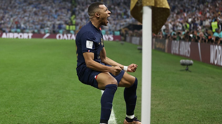 Autor de 'hat-trick' na final, Mbappé termina Copa como artilheiro