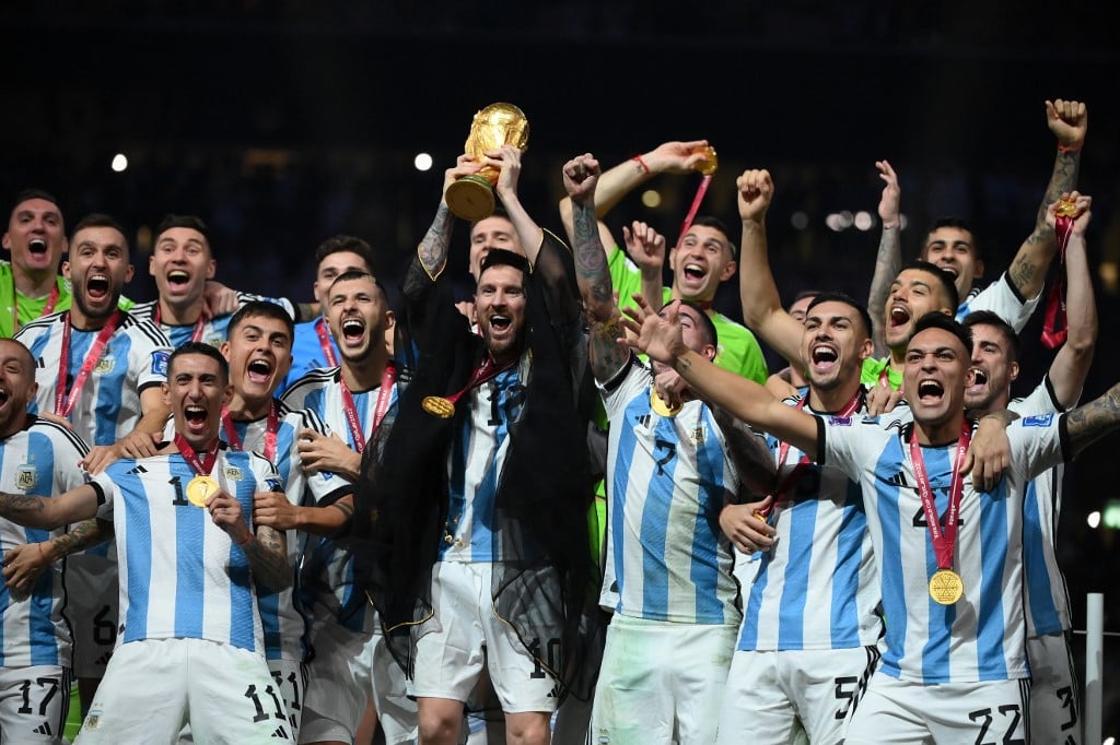 Argentina fatura o tri mundial diante da França e coroa um genial