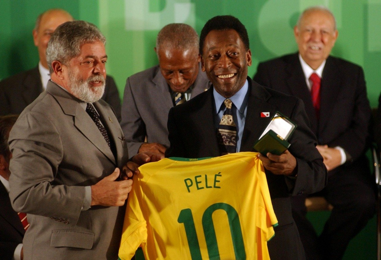 Títulos, gols, cinema, música e mais: a vida e a obra de Pelé, o Rei do  Futebol - Lance!