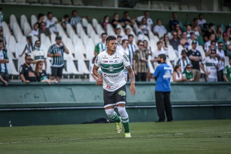 Coritiba acerta a contratação de meia do Grêmio; jogador se