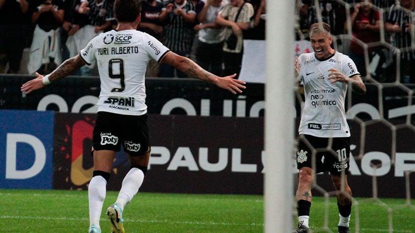 Cria da base do Corinthians faz quatro gols e se isola na artilharia do Campeonato  Russo